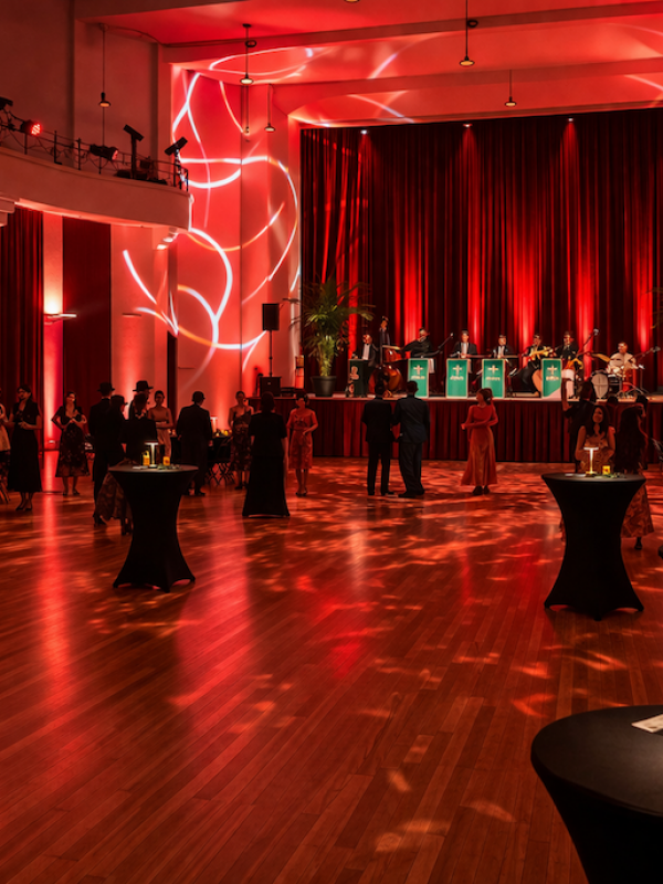 Soirée élégante dans une salle de bal